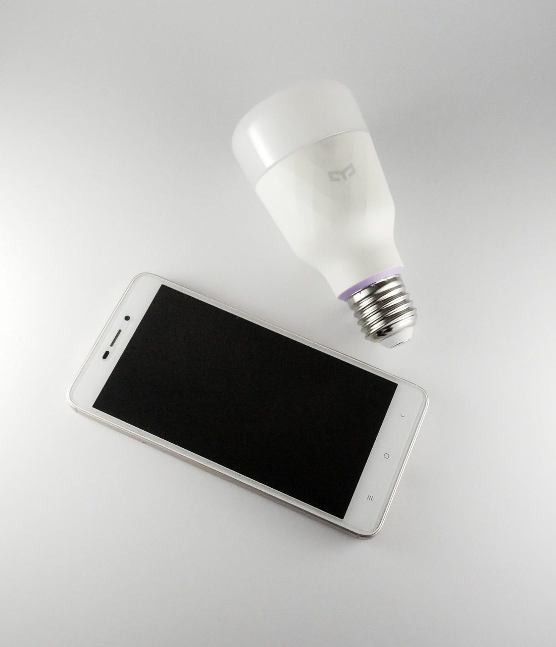 the light bulb, lighting, led, replacement lamp, light, energy, idea, clear, innovations, electric, technology, smart home, electricity, power, the performance of the, intelligence, diodes, management, adjustment, smartphone, telephone, control, smart home, smart home, smart home, smart home, smart home