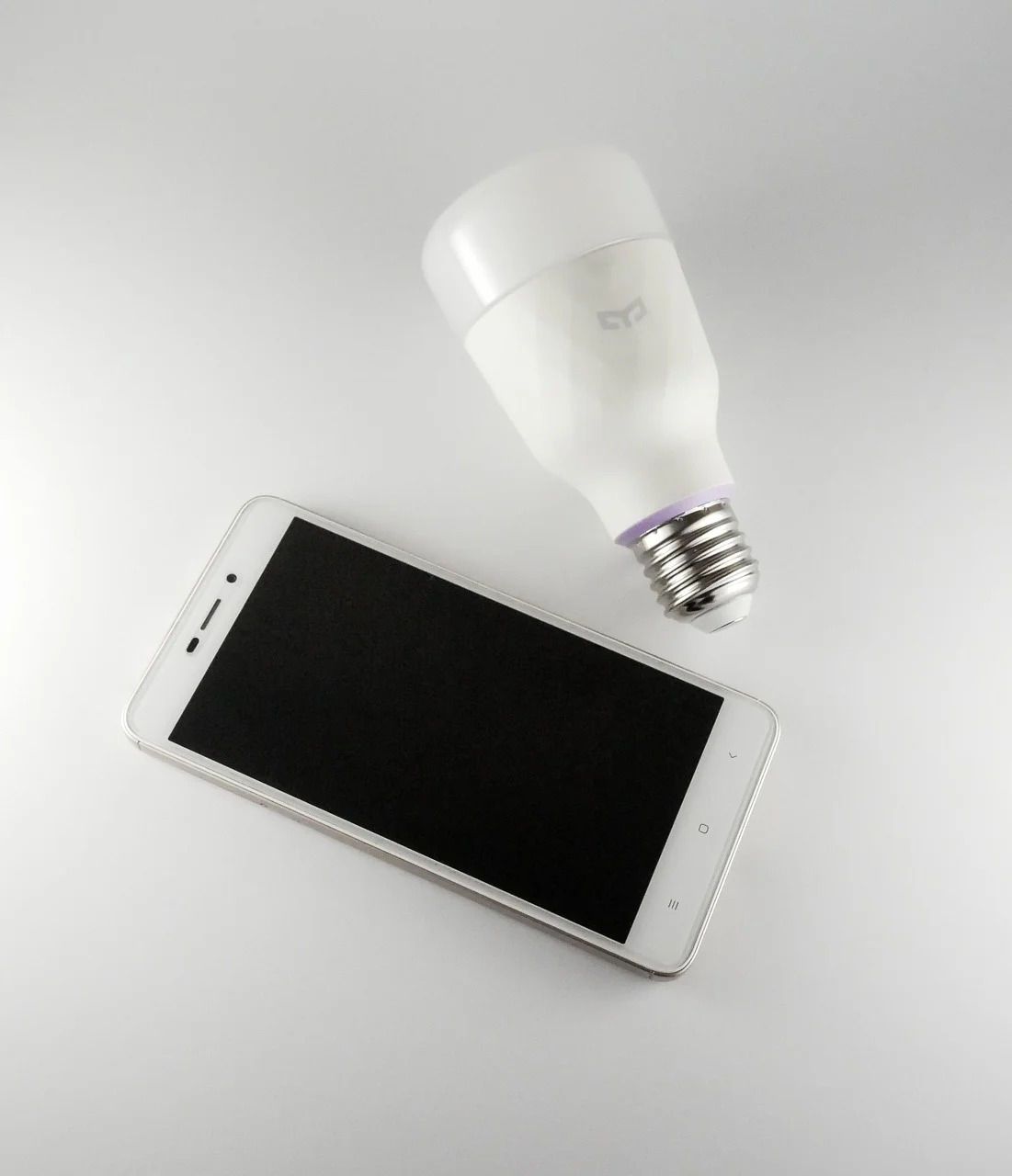 the light bulb, lighting, led, replacement lamp, light, energy, idea, clear, innovations, electric, technology, smart home, electricity, power, the performance of the, intelligence, diodes, management, adjustment, smartphone, telephone, control, smart home, smart home, smart home, smart home, smart home
