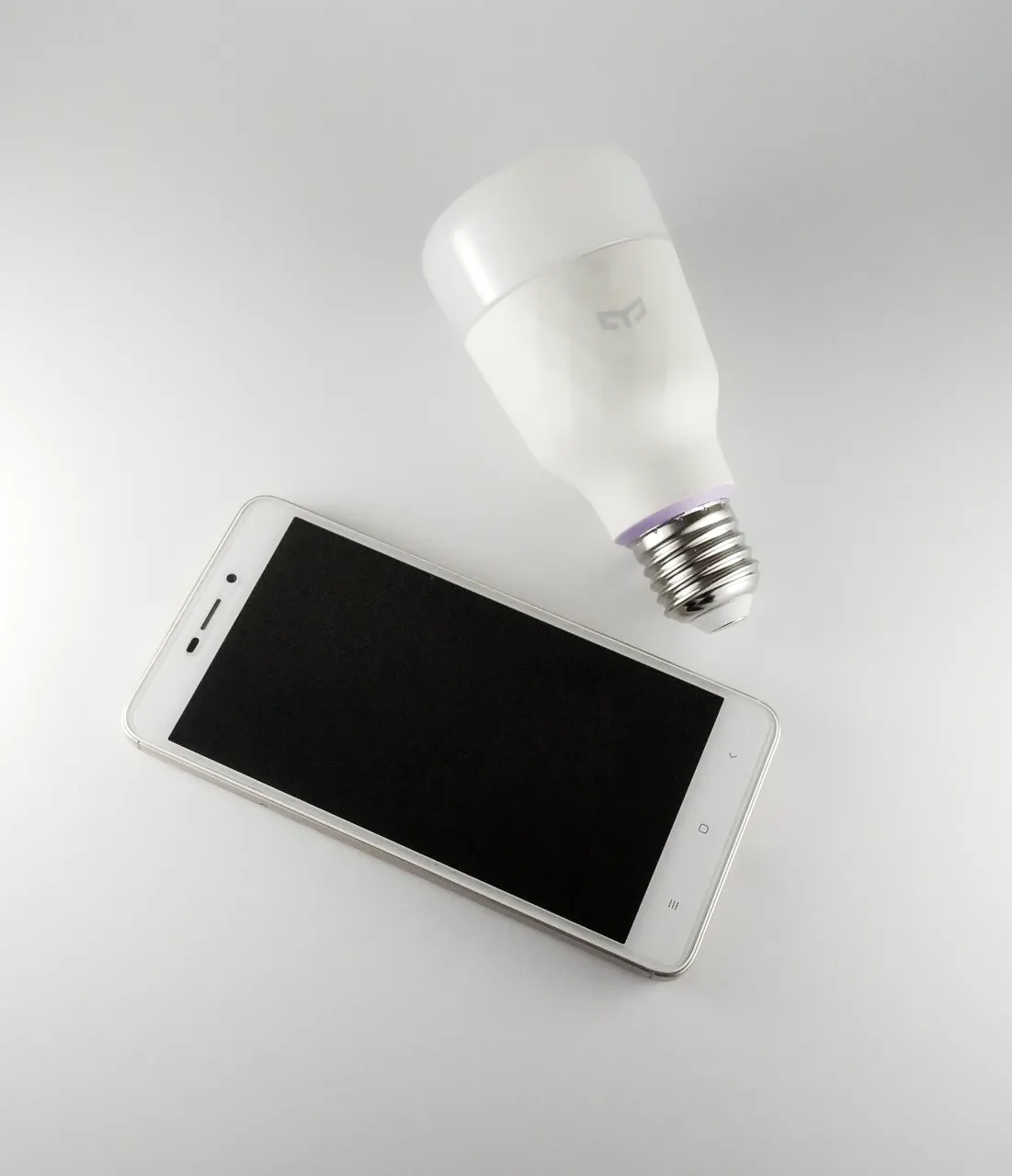 the light bulb, lighting, led, replacement lamp, light, energy, idea, clear, innovations, electric, technology, smart home, electricity, power, the performance of the, intelligence, diodes, management, adjustment, smartphone, telephone, control, smart home, smart home, smart home, smart home, smart home